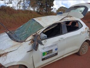 Veículo oficial da Prefeitura de Alto Alegre dos Parecis capota na Linha P-70 e deixa motorista ferido