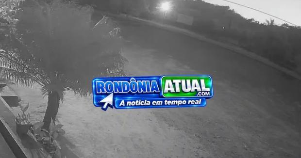 🚨 BR-364: VÍDEO MOSTRA MOMENTO EM QUE CARRETA E FIAT TORO COLIDEM DE FRENTE E DEIXA VEÍCULO ESTRAÇALHADO E PESSOAS MORTAS ENTRE OURO PRETO E JI-PARANÁ