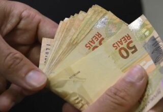 Salário mínimo deverá subir para R$ 1.741 em 2027