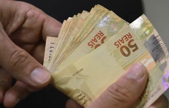 Salário mínimo deverá subir para R$ 1.741 em 2027