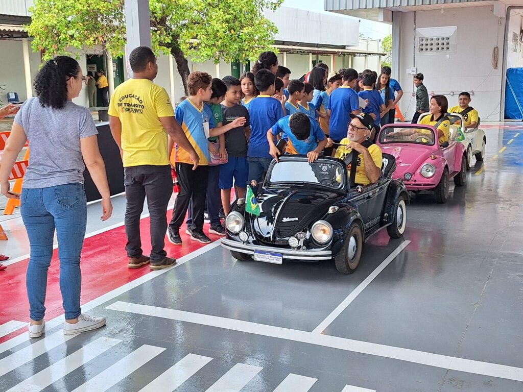 Projeto Agente Mirim participa de ação educativa na Escola Pública de Trânsito durante a Semana Nacional do Trânsito