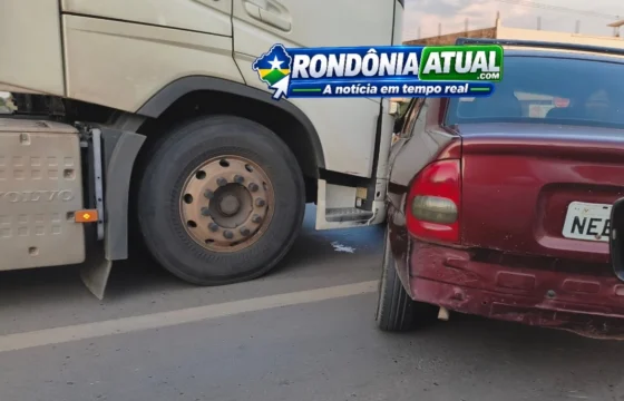 Acidente entre carreta e carro de passeio deixa trânsito lento na Br-364, em Ji-Paraná 