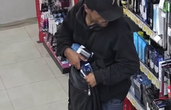 🚨TENTOU SAIR DA VAGABUNDAGEM: FOI PROCURAR EMPREGO COM CURRÍCULO E RESOLVEU FURTAR A LOJA 