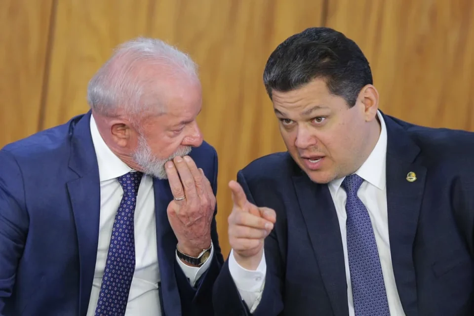 Senado aprova fim da “taxa das blusinhas”, que segue para sanção de Lula