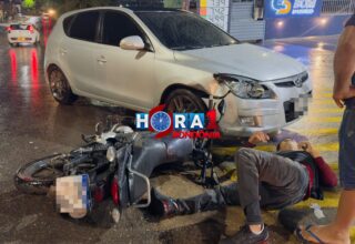 URGENTE: Motociclista sofre fratura na perna após derrapar em pista molhada e bater de frente com carro em Porto Velho